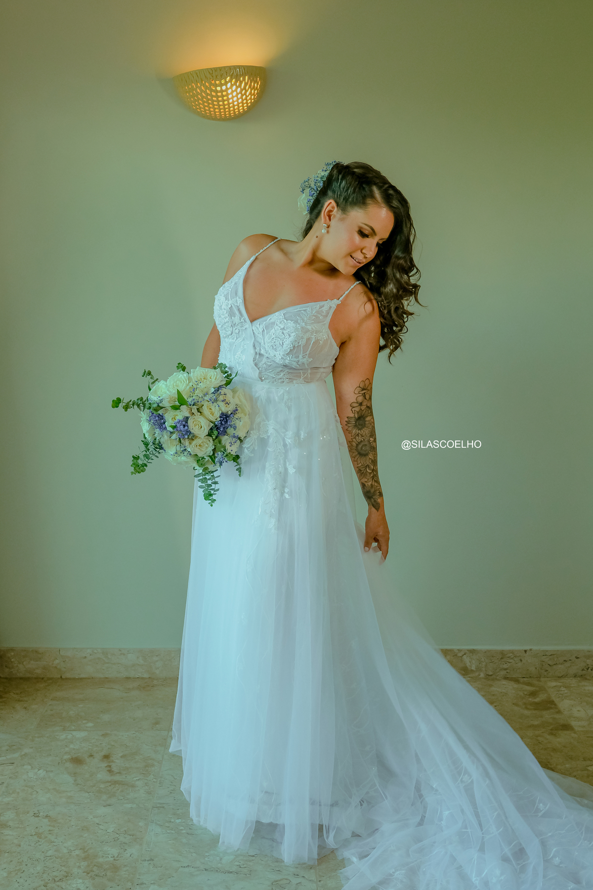 Noiva pronta no making of para o casamento no grand palladium imbassaí