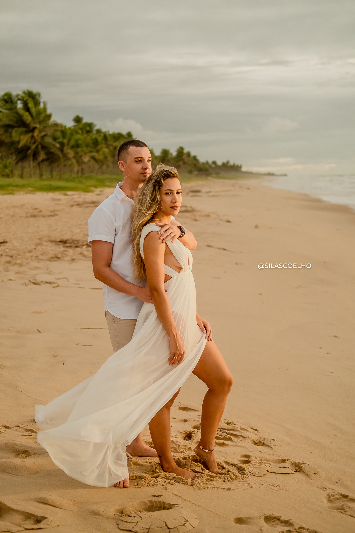 fotos de pré casamento na praia no nascer do sol no grand palladium imbassaí em salvador na bahia