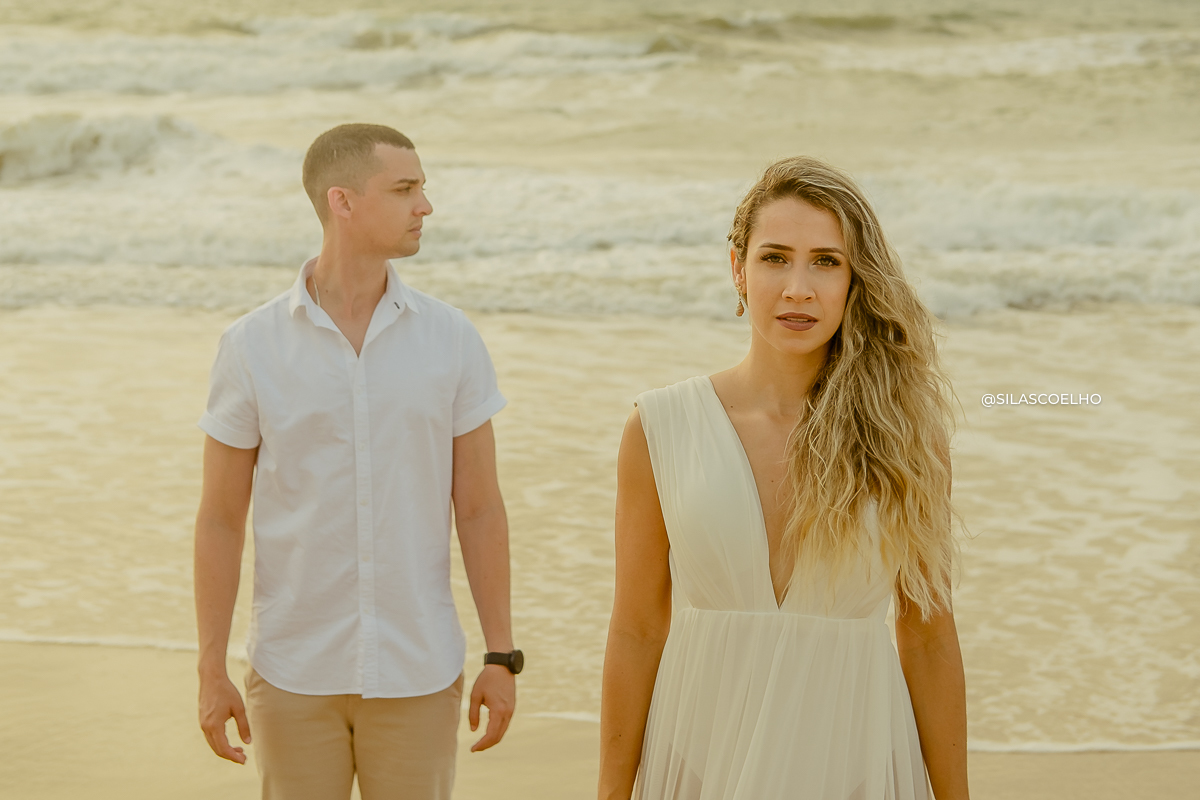 fotos de pré casamento na praia no nascer do sol no grand palladium imbassaí em salvador na bahia