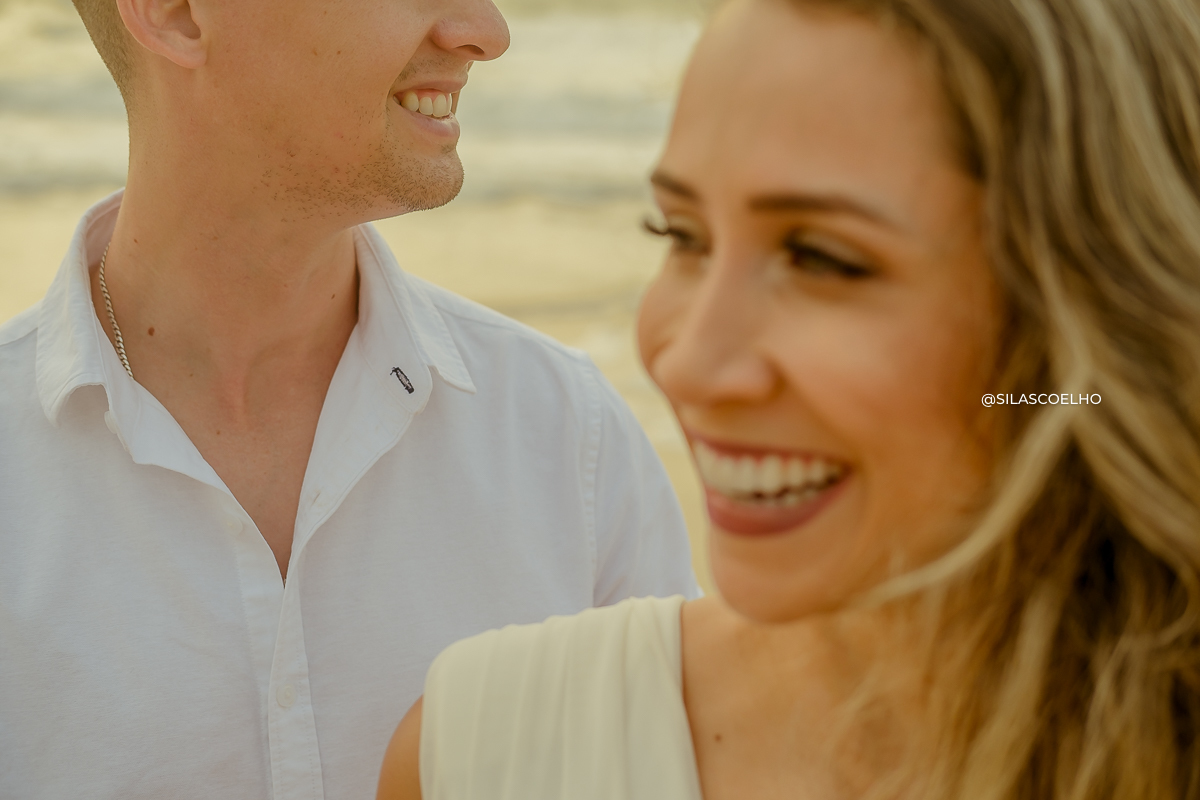 fotos de pré casamento na praia no nascer do sol no grand palladium imbassaí em salvador na bahia