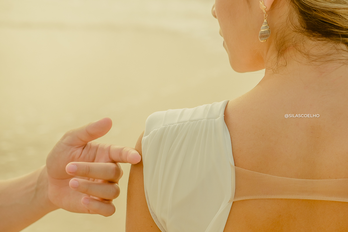 fotos de pré casamento na praia no nascer do sol no grand palladium imbassaí em salvador na bahia