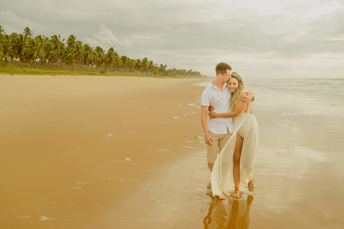 fotos de pré casamento na praia no nascer do sol no grand palladium imbassaí em salvador na bahia