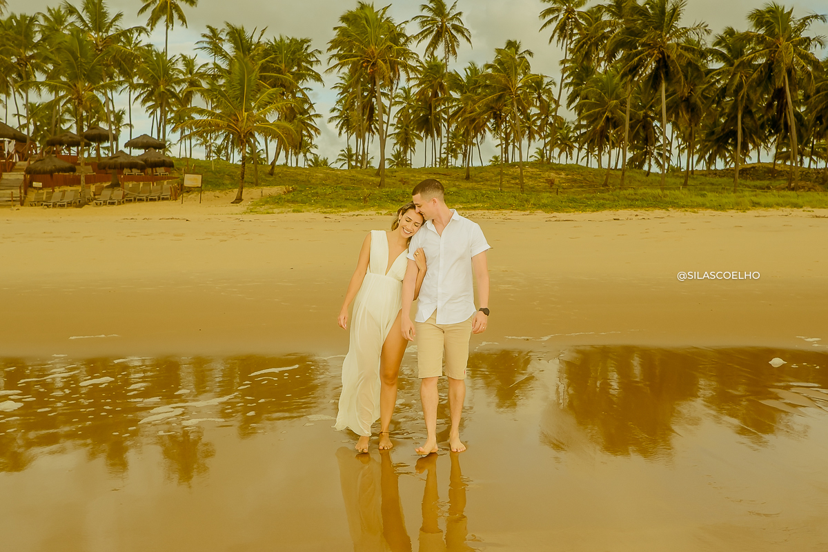 fotos de pré casamento na praia no nascer do sol no grand palladium imbassaí em salvador na bahia