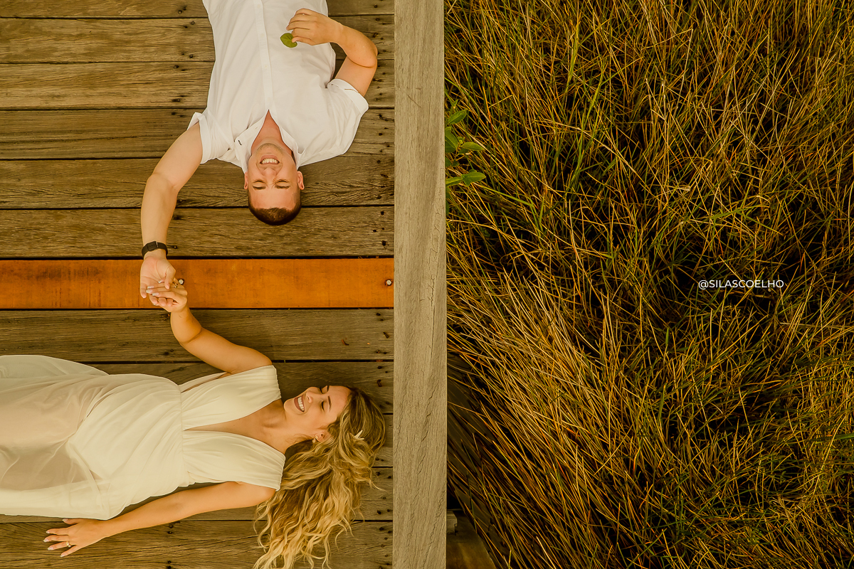 fotos de pré casamento na praia no nascer do sol no grand palladium imbassaí em salvador na bahia