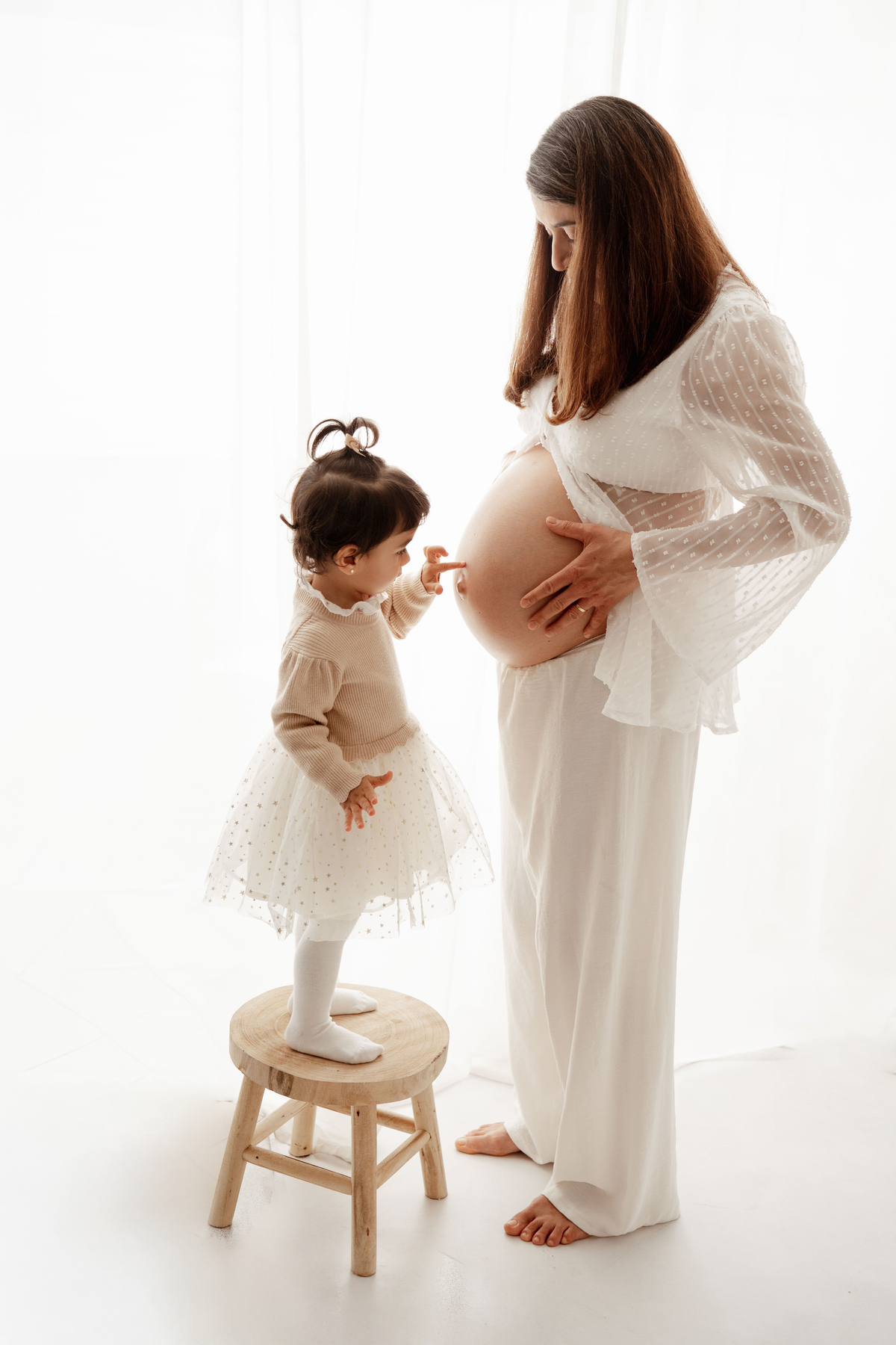 natural maternity photography Lisbon family session