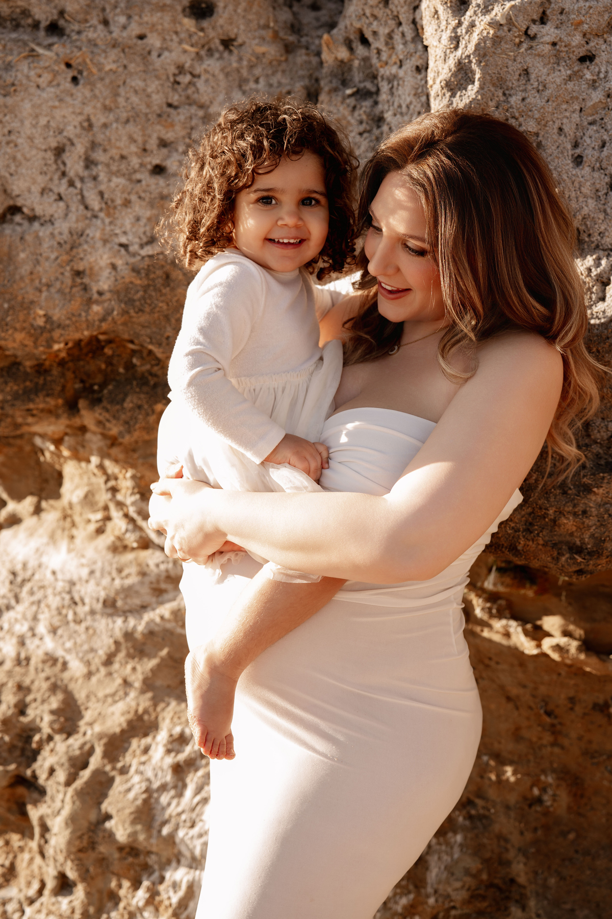 mãe grávida com filha de 2 anos Cascais 