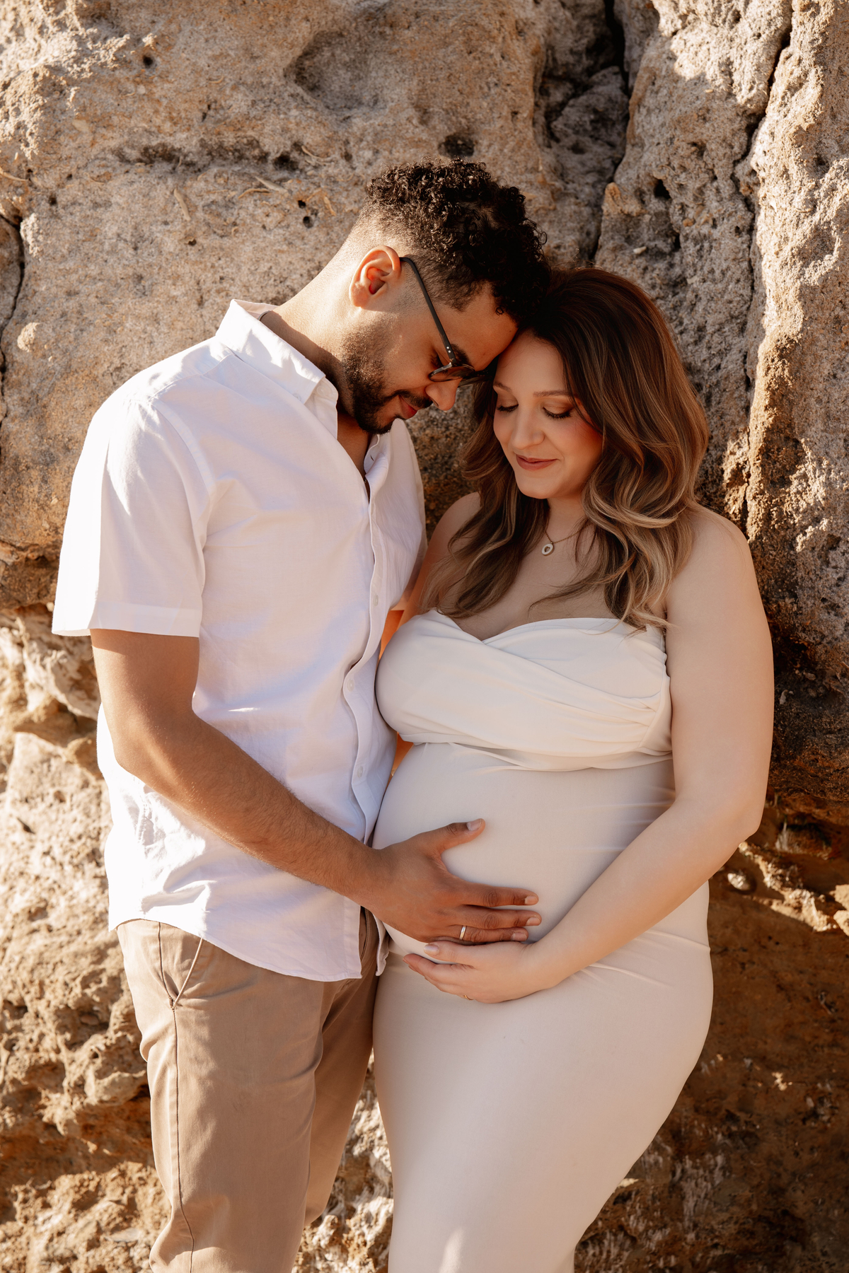 natural pregnancy photography Lisbon couple expecting baby