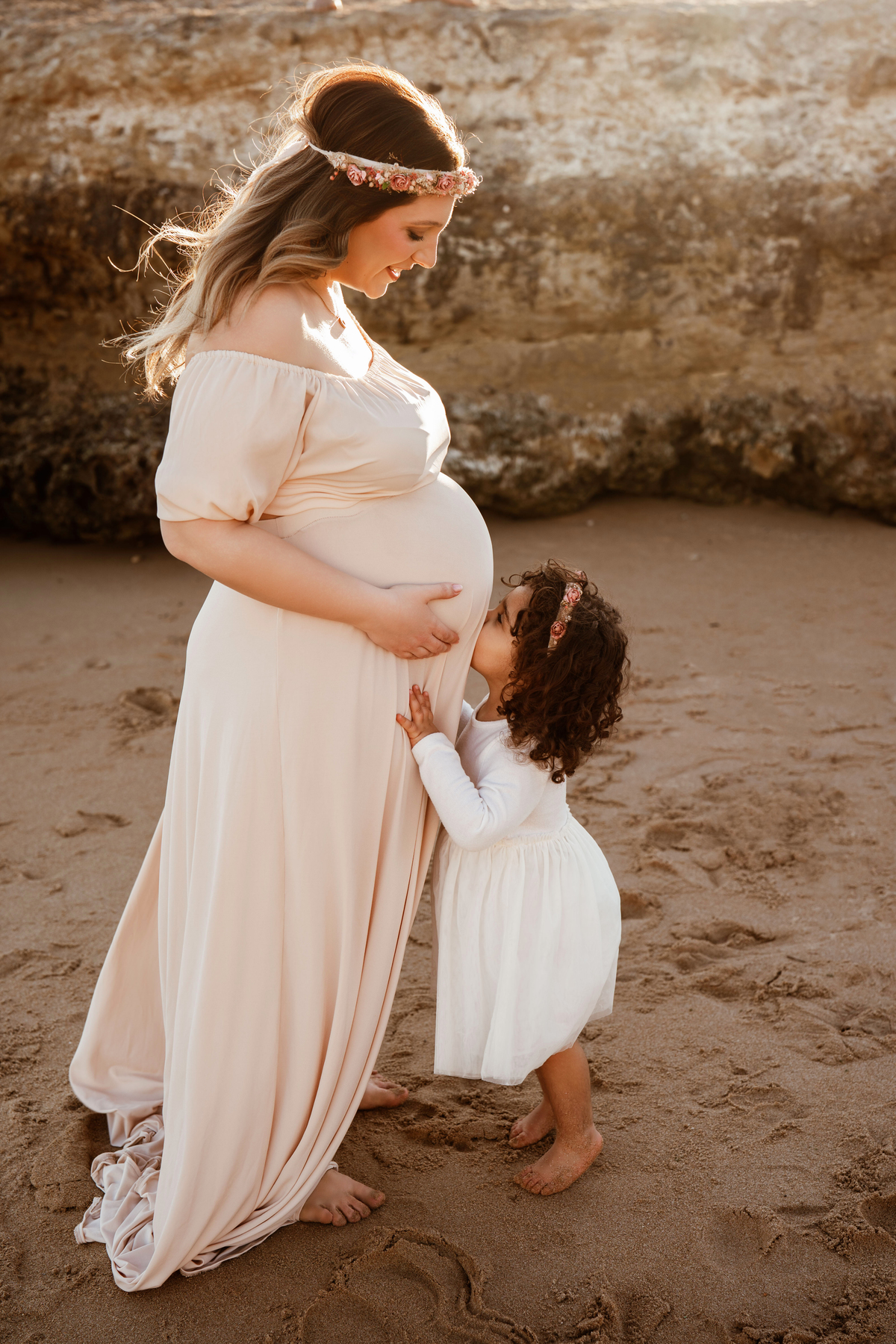 mãe grávida com filha de 2 anos Lisboa