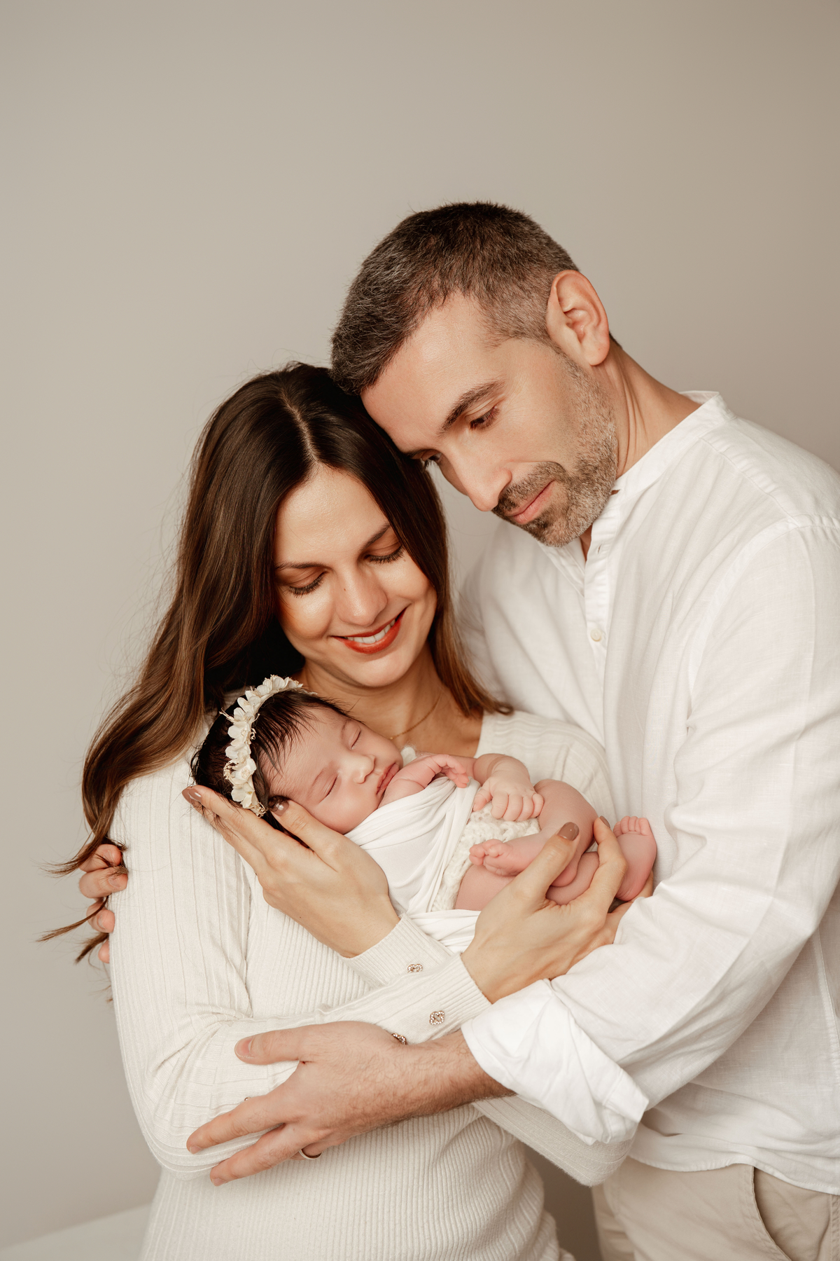 Fotografia de família com recém-nascido em Lisboa. Registo natural e intemporal.