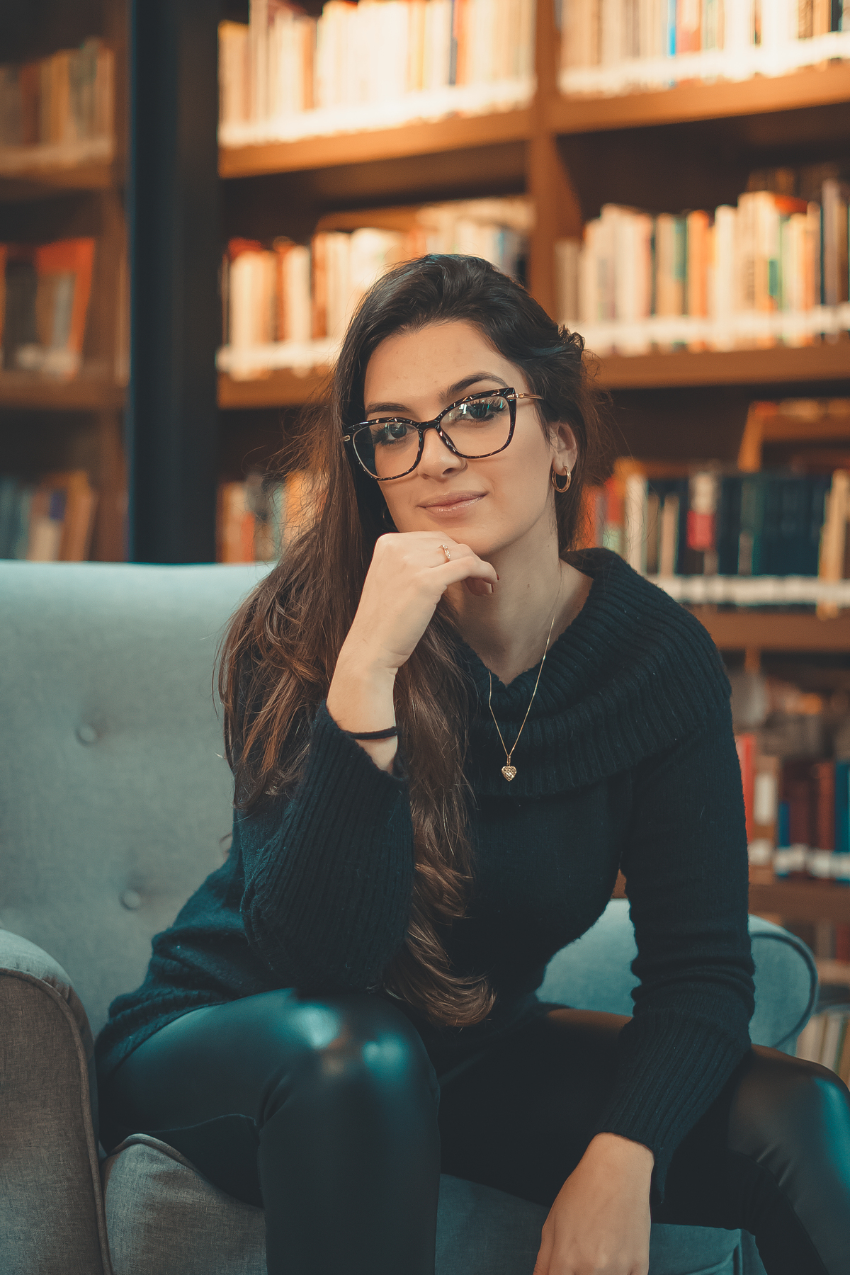 fotografo-em-osorio-no-rio-grande-do-sul-ensaio-feminino-na-biblioteca-casa-do-conde