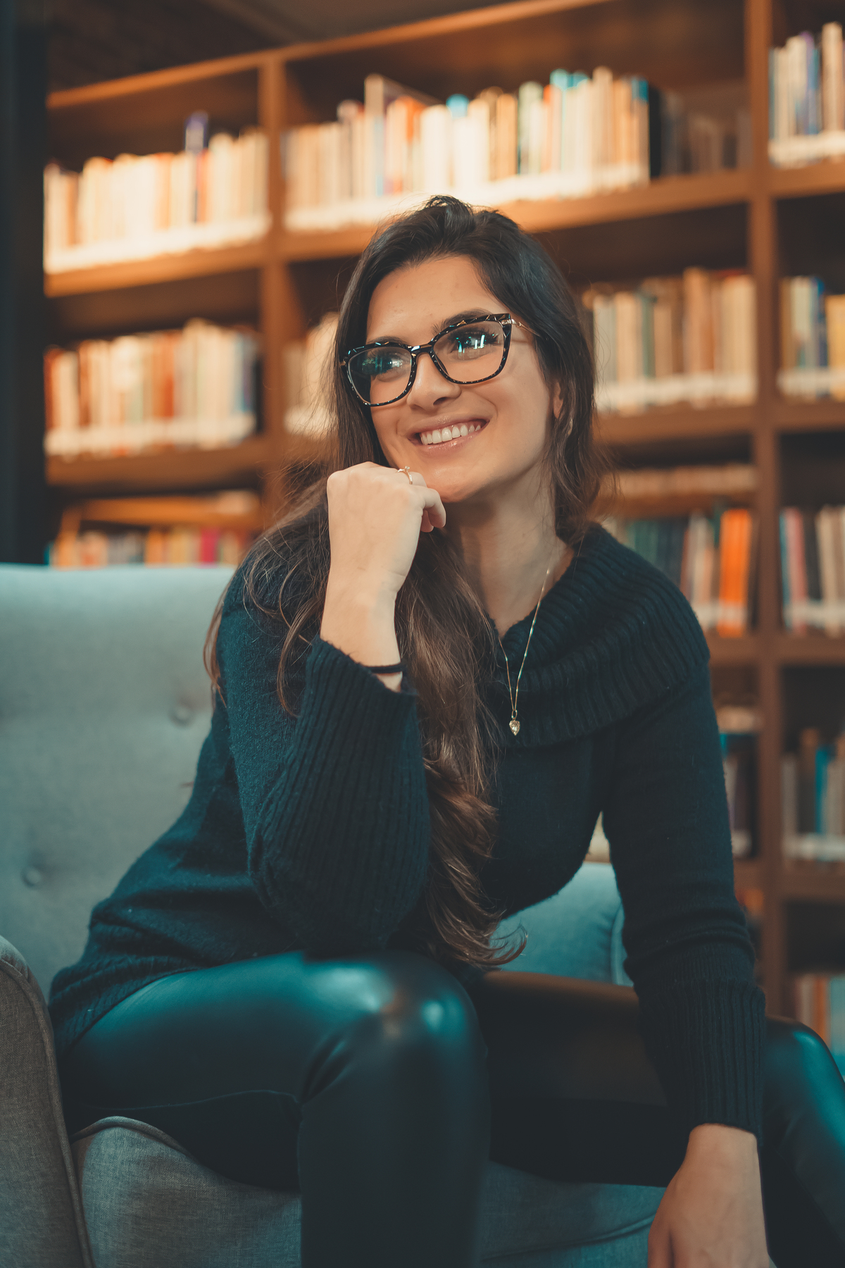 fotografo-em-osorio-no-rio-grande-do-sul-ensaio-feminino-na-biblioteca-casa-do-conde