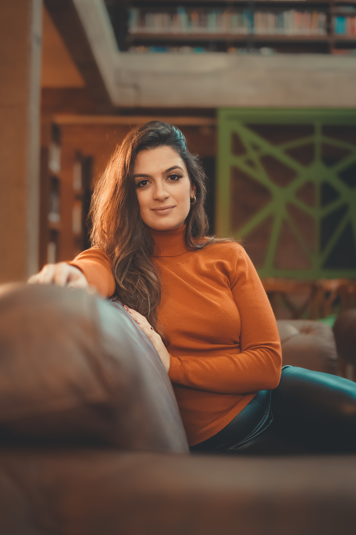 fotografo-em-osorio-no-rio-grande-do-sul-ensaio-feminino-na-biblioteca-casa-do-conde