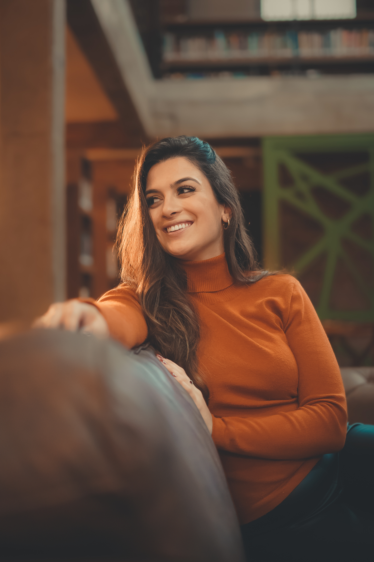 fotografo-em-osorio-no-rio-grande-do-sul-ensaio-feminino-na-biblioteca-casa-do-conde