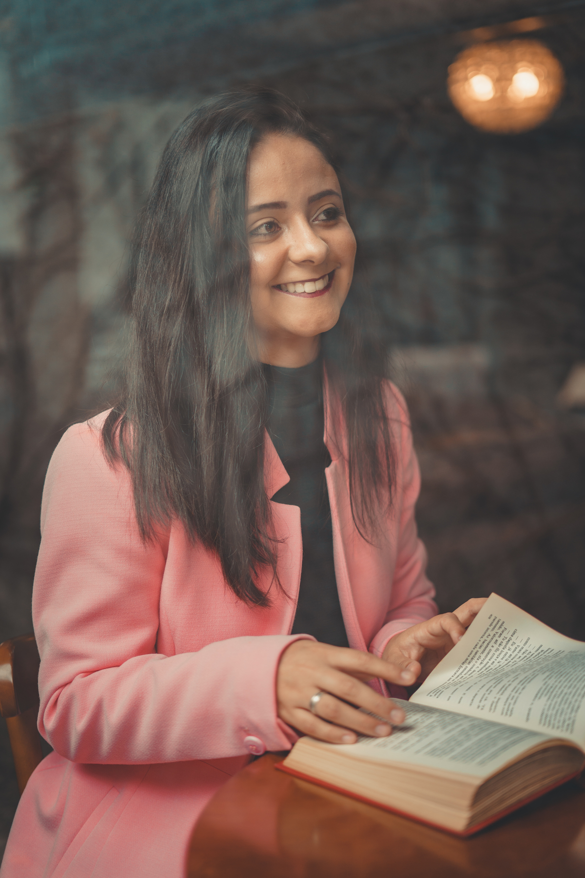 fotografo=em-osorio-rio-grande-do-sul-ensaio-feminino-interno-em-bibilioteca-livraria-casa-do-conde