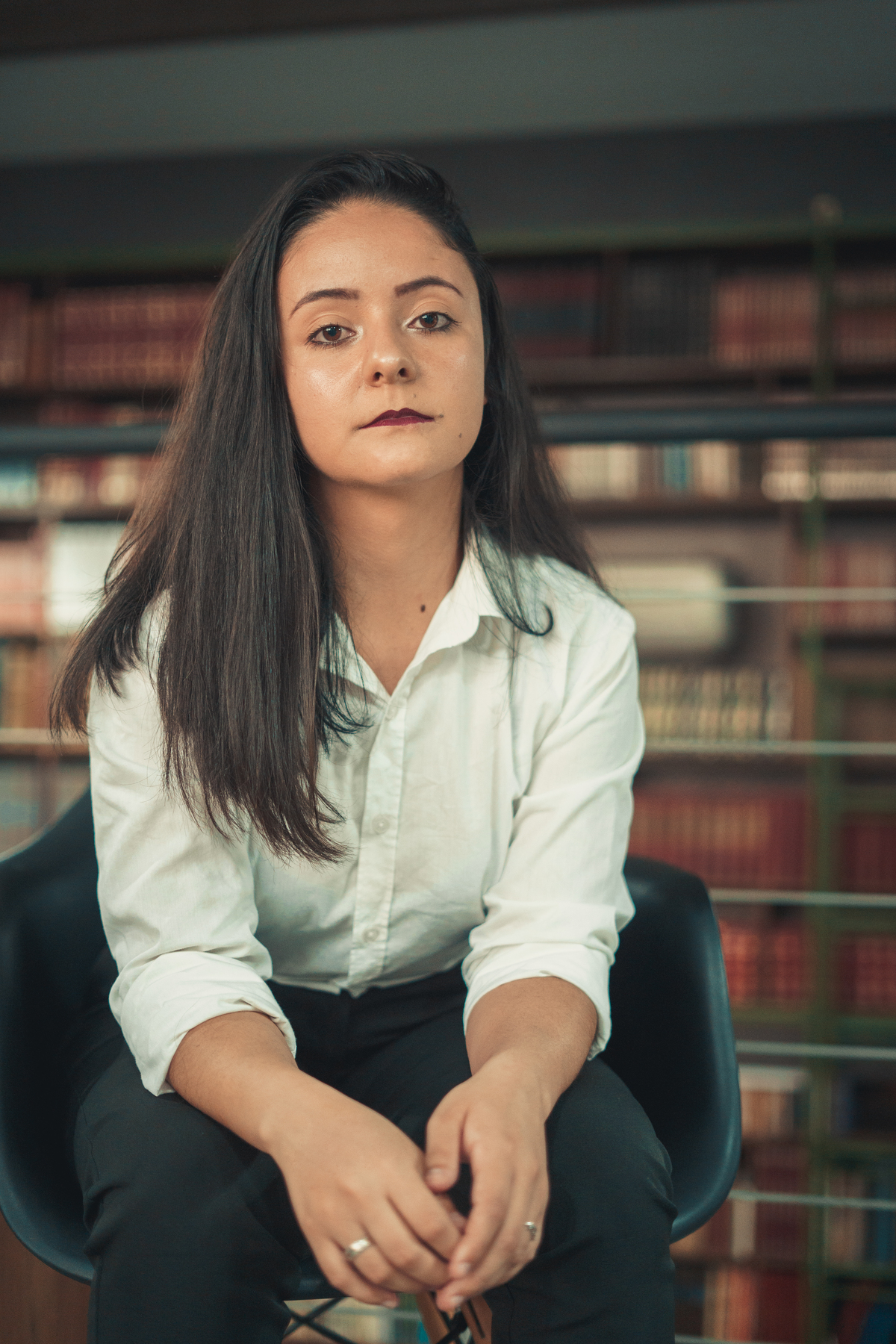 fotografo=em-osorio-rio-grande-do-sul-ensaio-feminino-interno-em-bibilioteca-livraria-casa-do-conde