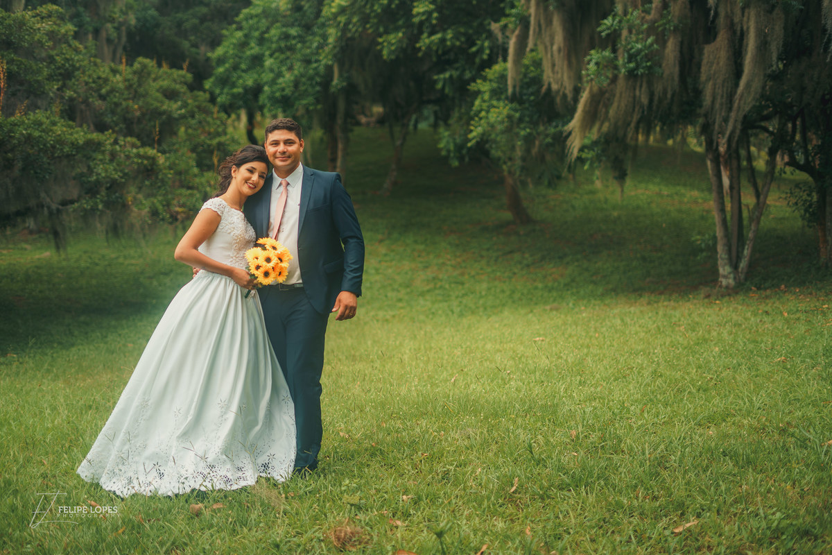 fotografo-de-osorio-felipe-lopes-fotografia-ensaio-de-casal-pre-wedding-noivos-na-natureza-externo