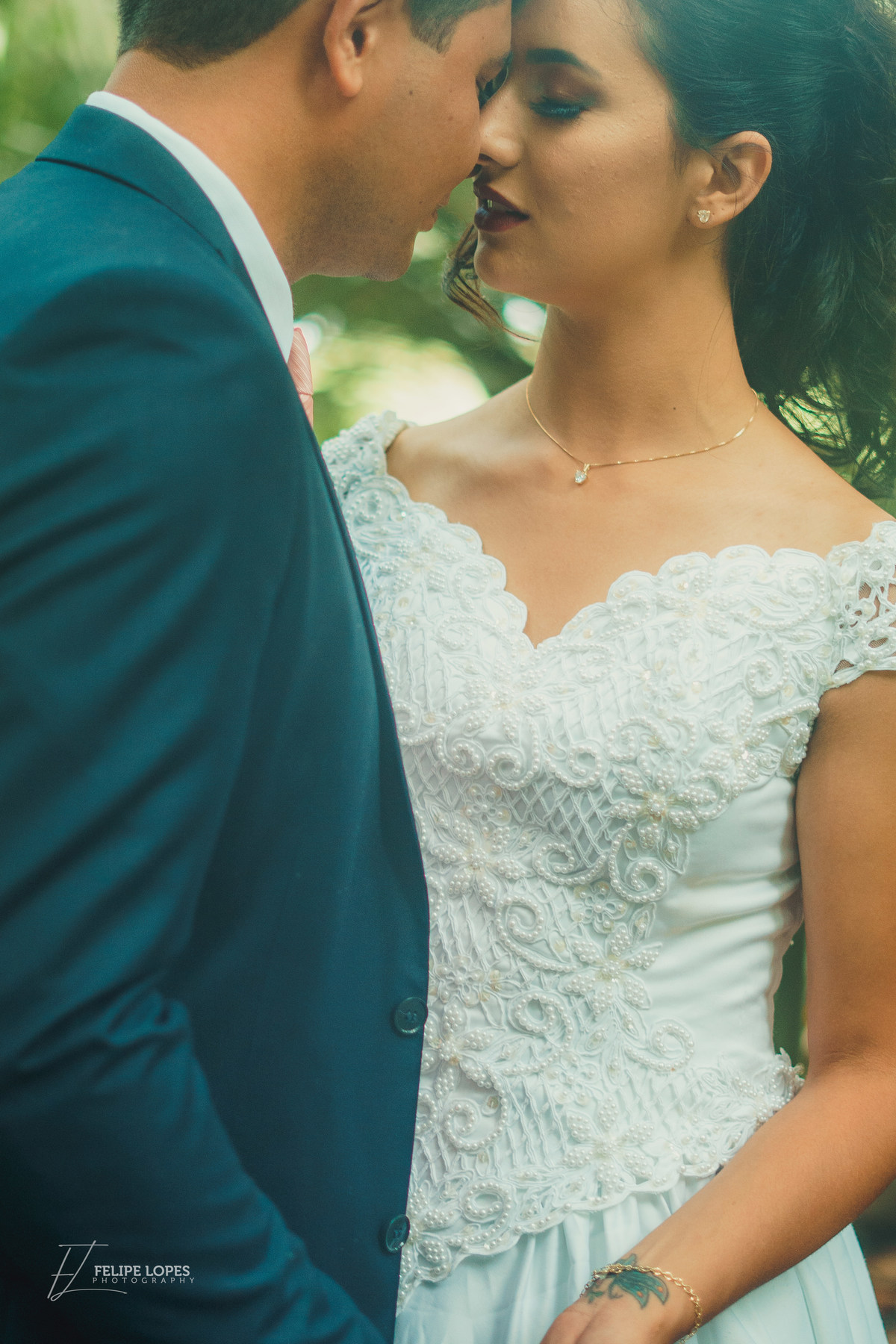 fotografo-de-osorio-felipe-lopes-fotografia-ensaio-de-casal-pre-wedding-noivos-na-natureza-externo