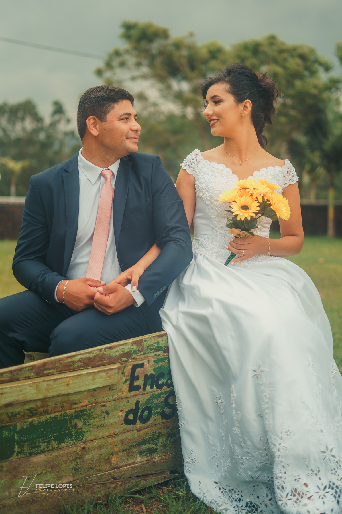 fotografo-de-osorio-felipe-lopes-fotografia-ensaio-de-casal-pre-wedding-noivos-na-natureza-externo