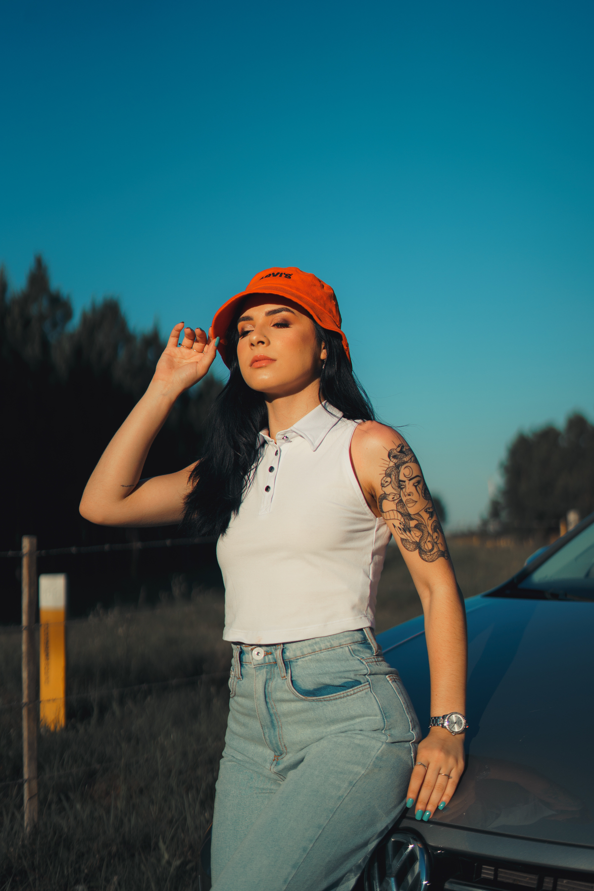 fotografo-em-osorio-felipe-lopes-fotografia-ensaio-feminino-externo-no-carro-por-do-sol