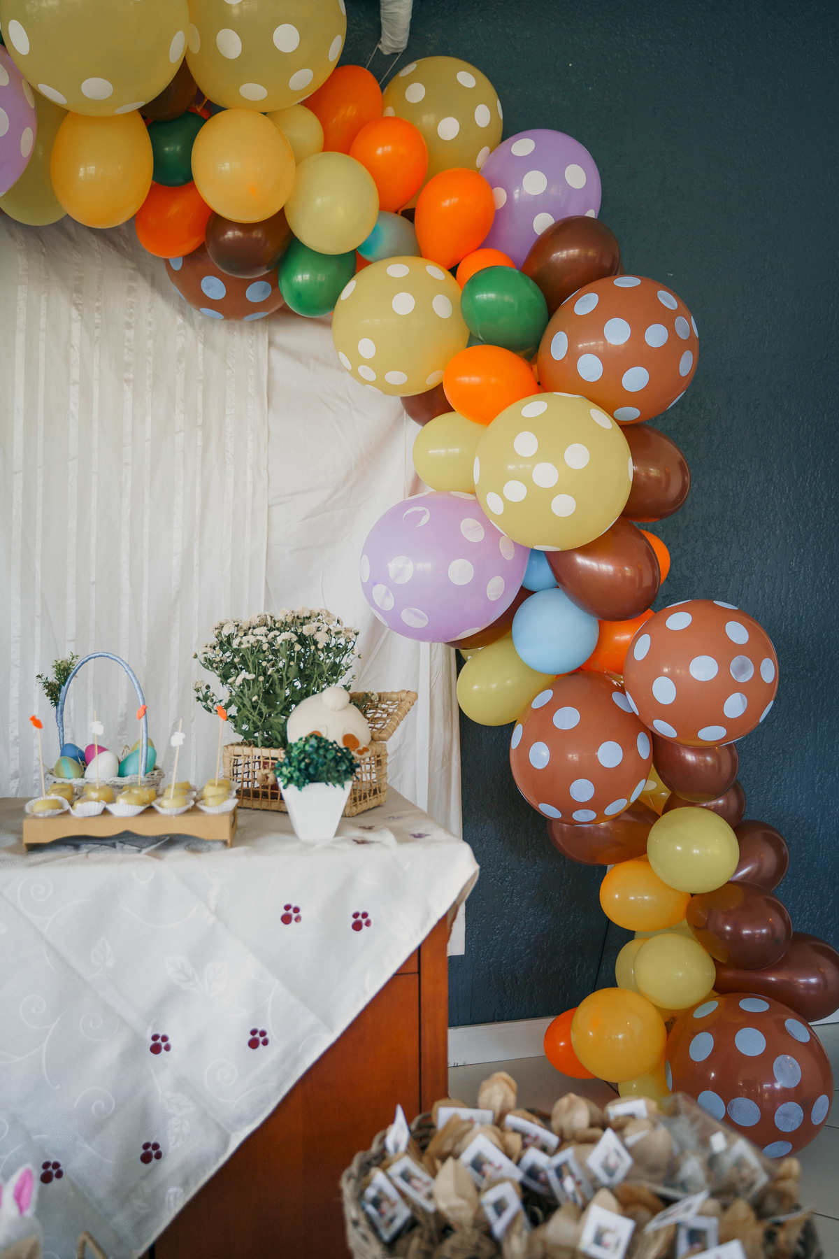 fotografo-de-osorio-felipe-lopes-fotografia-aniversario-infantil-7-anos-e-cha-de-fraldas-tema-de-pascoa-em-salao-de-festas-em-tramandai