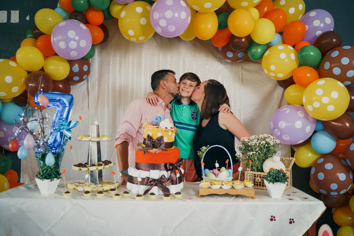 fotografo-de-osorio-felipe-lopes-fotografia-aniversario-infantil-7-anos-e-cha-de-fraldas-tema-de-pascoa-em-salao-de-festas-em-tramandai