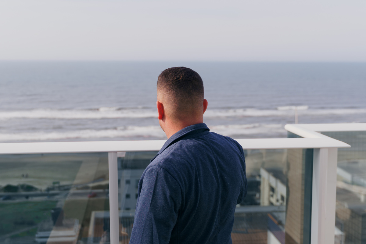 fotografo-em-osorio-felipe-lopes-fotografia-ensaio-empresarial-corretor-de-imoveis-edificio-vitra- em-capao-da-canoa