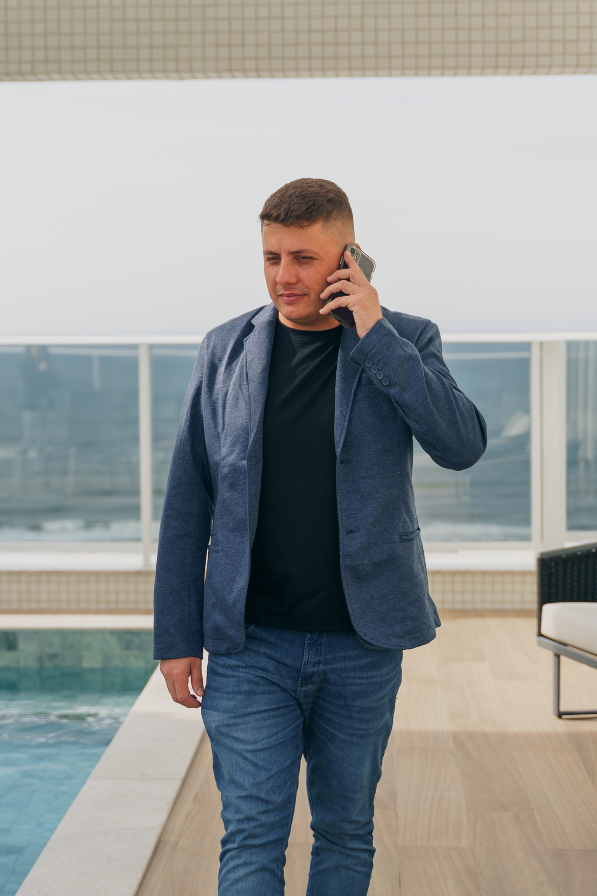 fotografo-em-osorio-felipe-lopes-fotografia-ensaio-empresarial-corretor-de-imoveis-edificio-vitra- em-capao-da-canoa