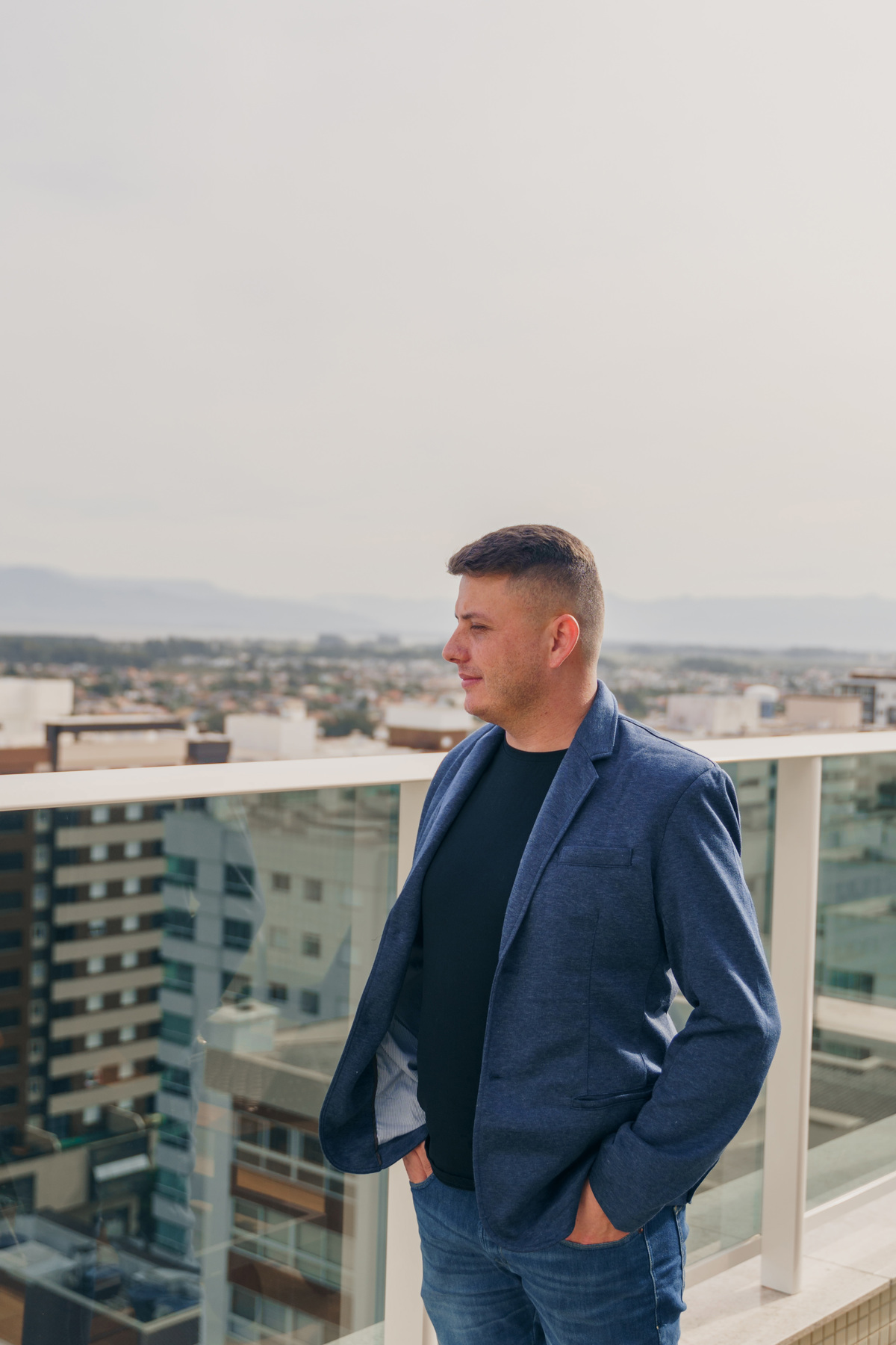 fotografo-em-osorio-felipe-lopes-fotografia-ensaio-empresarial-corretor-de-imoveis-edificio-vitra- em-capao-da-canoa