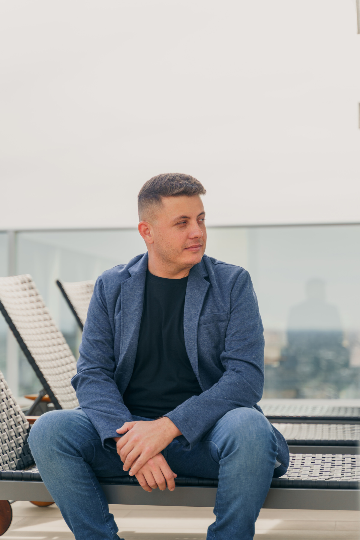 fotografo-em-osorio-felipe-lopes-fotografia-ensaio-empresarial-corretor-de-imoveis-edificio-vitra- em-capao-da-canoa