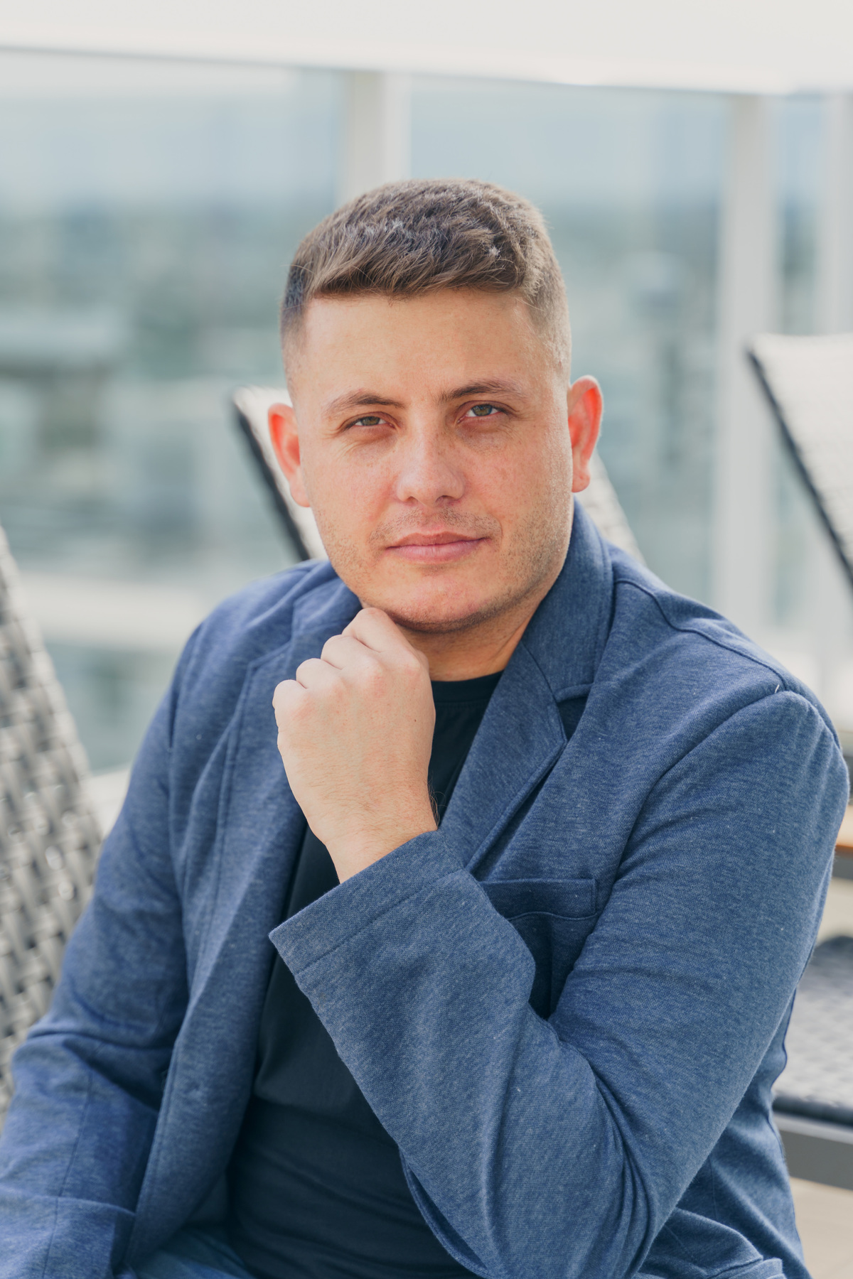 fotografo-em-osorio-felipe-lopes-fotografia-ensaio-empresarial-corretor-de-imoveis-edificio-vitra- em-capao-da-canoa