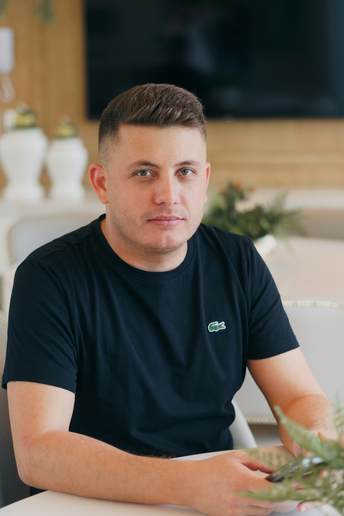 fotografo-em-osorio-felipe-lopes-fotografia-ensaio-empresarial-corretor-de-imoveis-edificio-vitra- em-capao-da-canoa