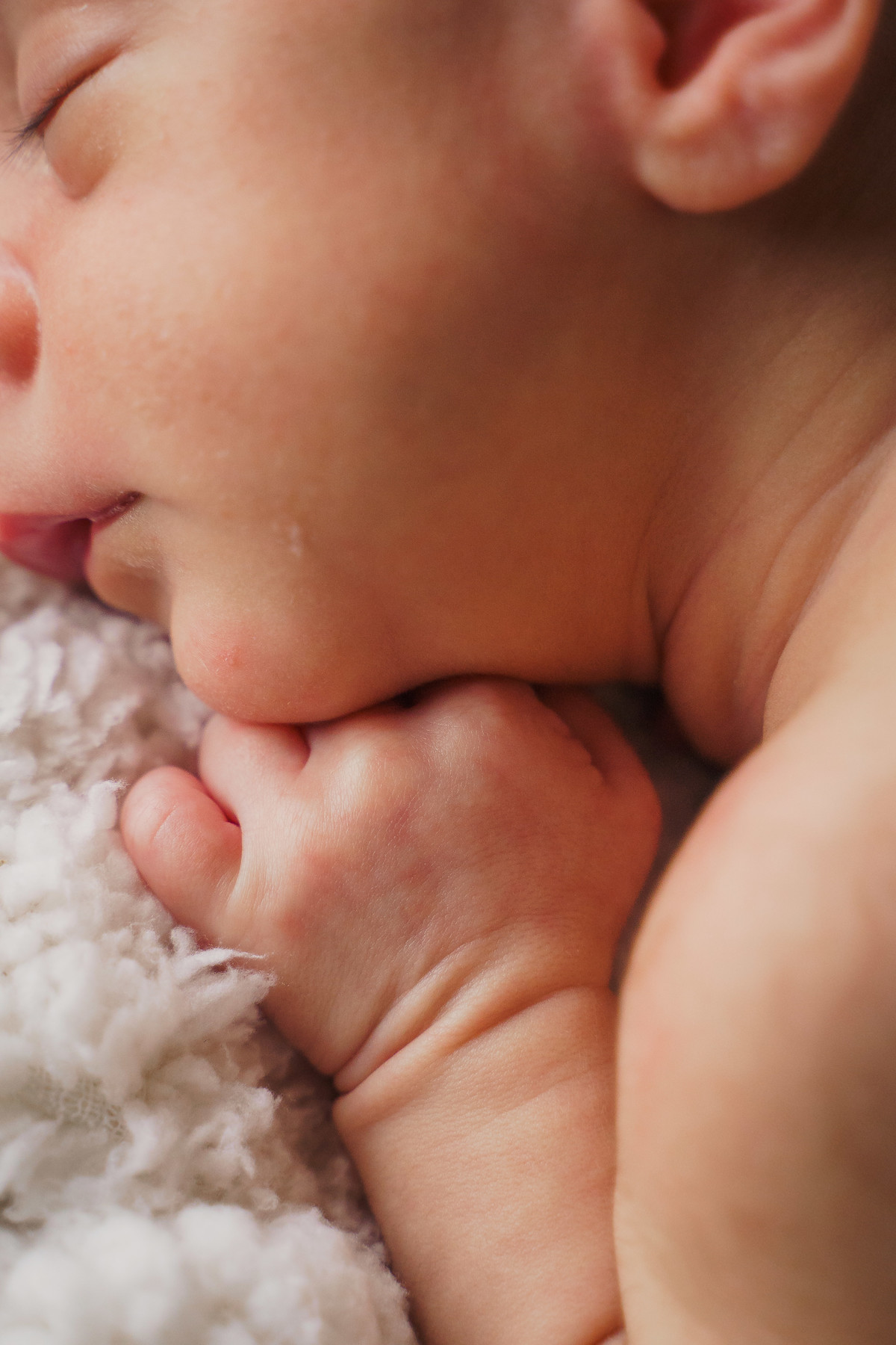 fotografo-em-osorio-felipe-lopes-fotografia-ensaio-de-acompanhamento-1-mes-new-born-em-casa-em-osorio
