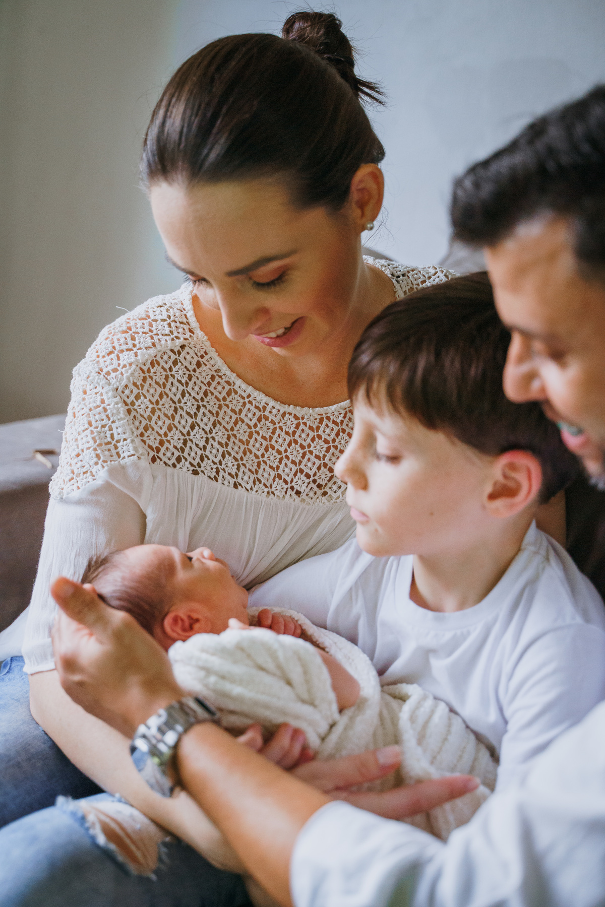 fotografo-em-osorio-felipe-lopes-fotografia-ensaio-de-acompanhamento-1-mes-new-born-em-casa-em-osorio