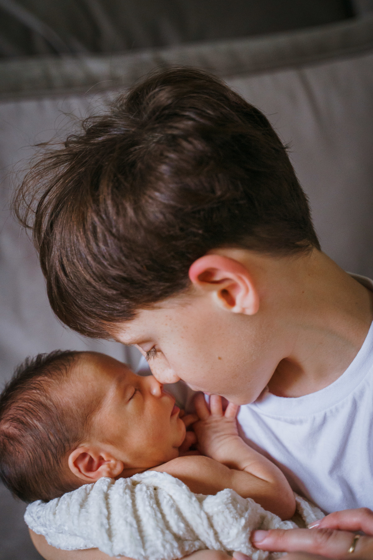 fotografo-em-osorio-felipe-lopes-fotografia-ensaio-de-acompanhamento-1-mes-new-born-em-casa-em-osorio