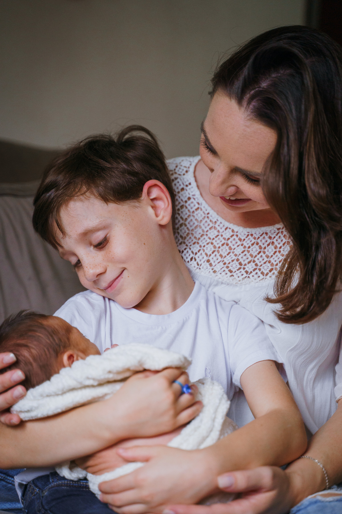 fotografo-em-osorio-felipe-lopes-fotografia-ensaio-de-acompanhamento-1-mes-new-born-em-casa-em-osorio