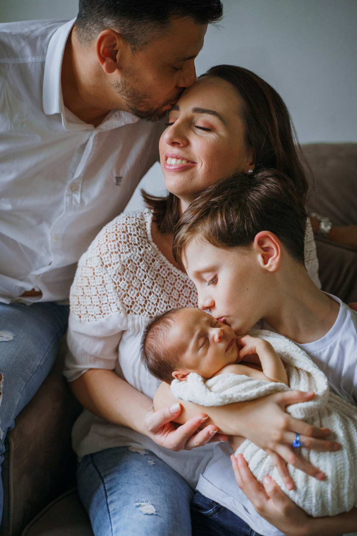 fotografo-em-osorio-felipe-lopes-fotografia-ensaio-de-acompanhamento-1-mes-new-born-em-casa-em-osorio