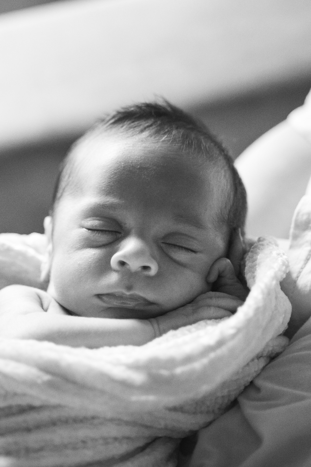 fotografo-em-osorio-felipe-lopes-fotografia-ensaio-de-acompanhamento-1-mes-new-born-em-casa-em-osorio