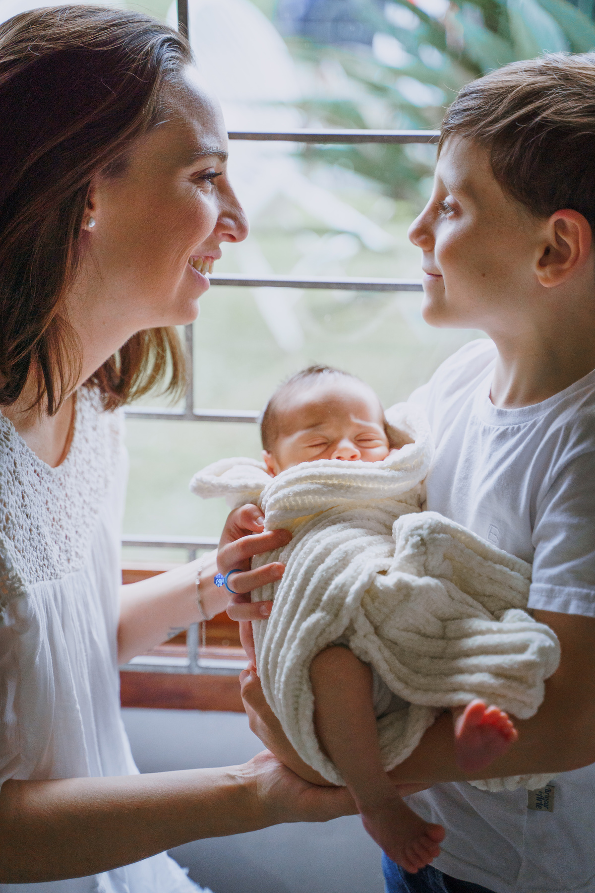 fotografo-em-osorio-felipe-lopes-fotografia-ensaio-de-acompanhamento-1-mes-new-born-em-casa-em-osorio