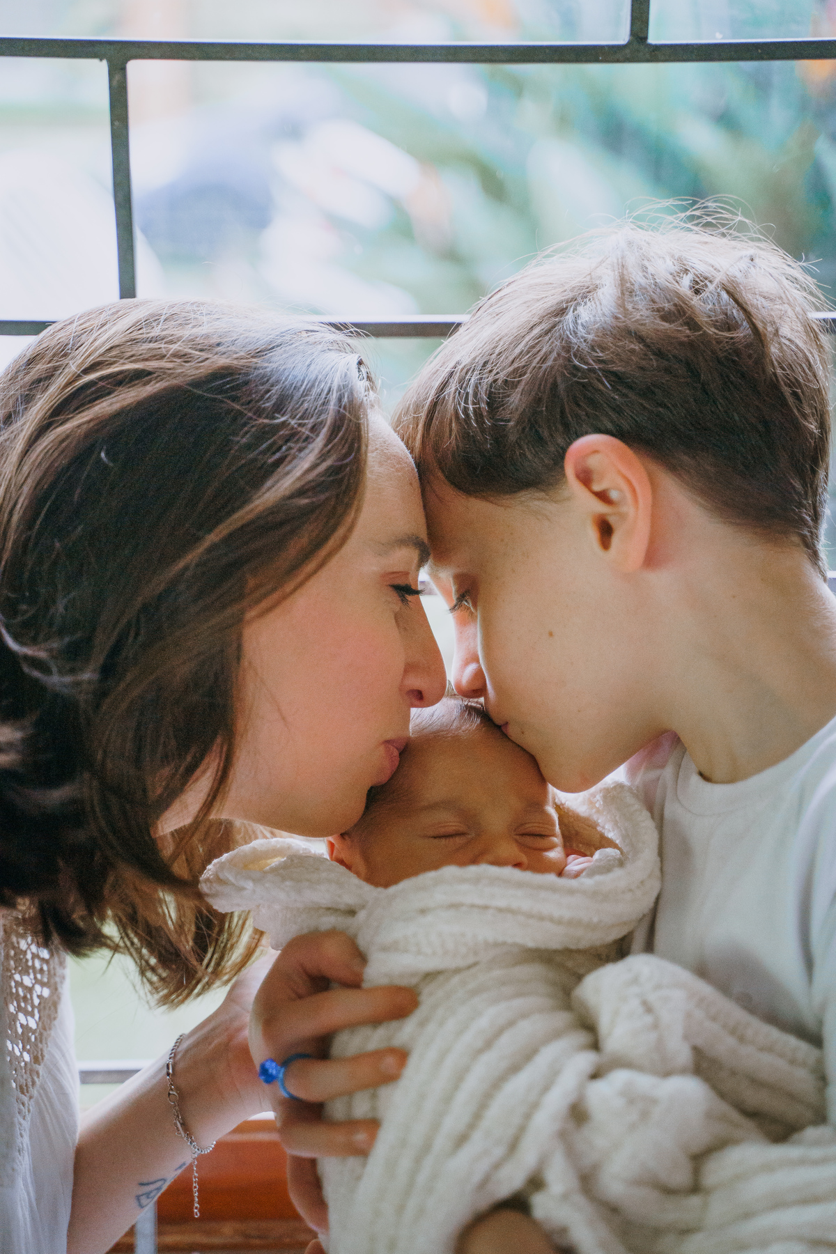 fotografo-em-osorio-felipe-lopes-fotografia-ensaio-de-acompanhamento-1-mes-new-born-em-casa-em-osorio