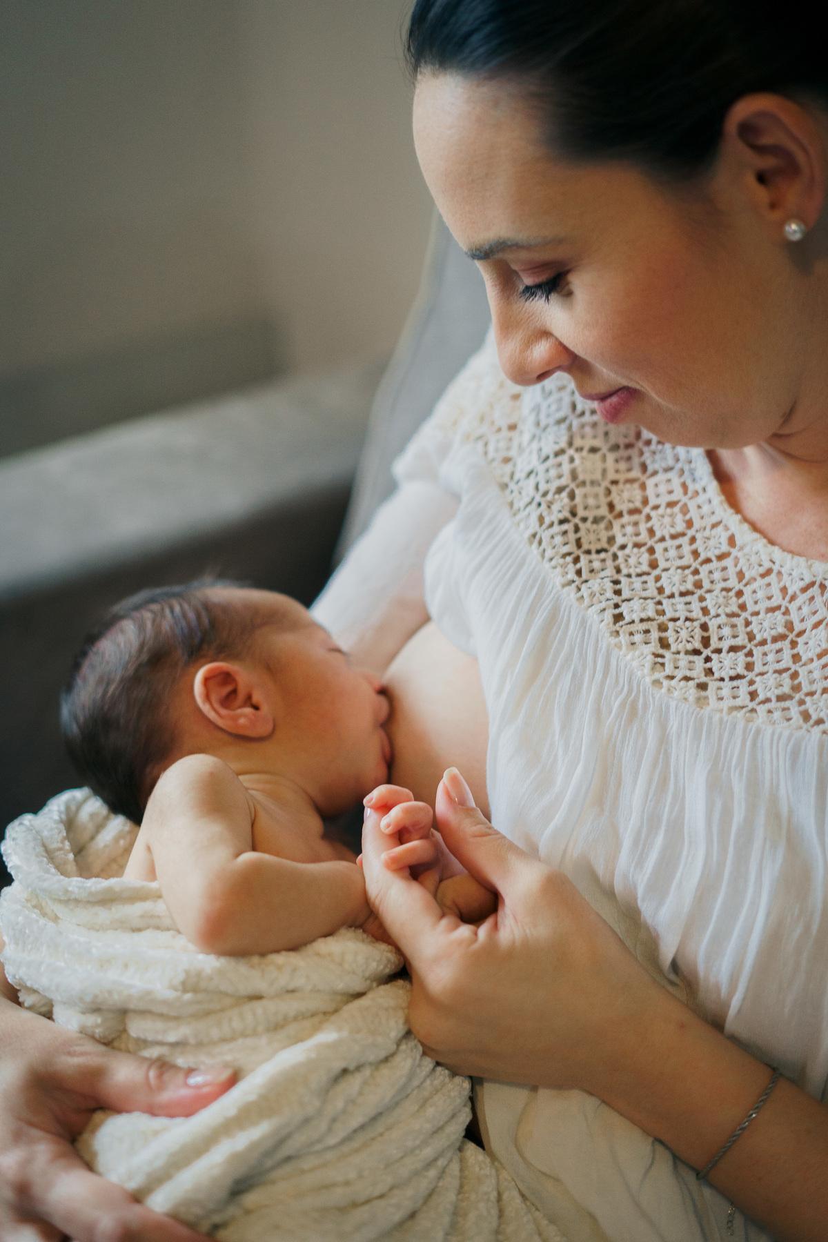 fotografo-em-osorio-felipe-lopes-fotografia-ensaio-de-acompanhamento-1-mes-new-born-em-casa-em-osorio