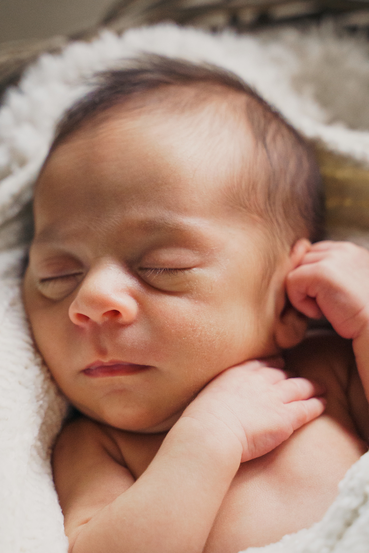 fotografo-em-osorio-felipe-lopes-fotografia-ensaio-de-acompanhamento-1-mes-new-born-em-casa-em-osorio