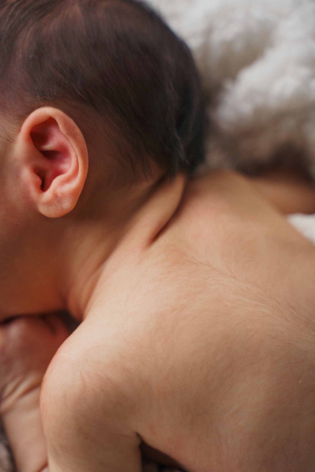 fotografo-em-osorio-felipe-lopes-fotografia-ensaio-de-acompanhamento-1-mes-new-born-em-casa-em-osorio