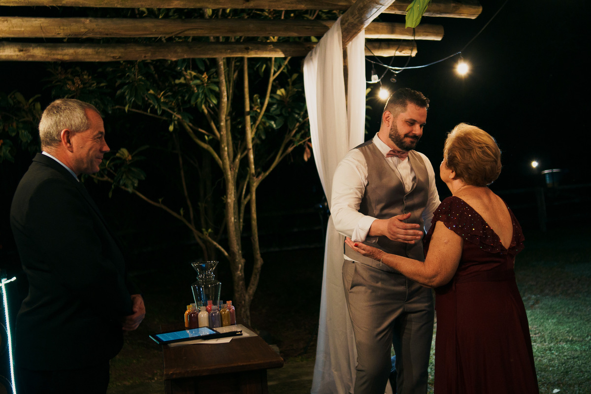 fotografo-em-osorio-felipe-lopes-fotografia-casamento-em-ivoti-cerimonia-externa-altar-notorno