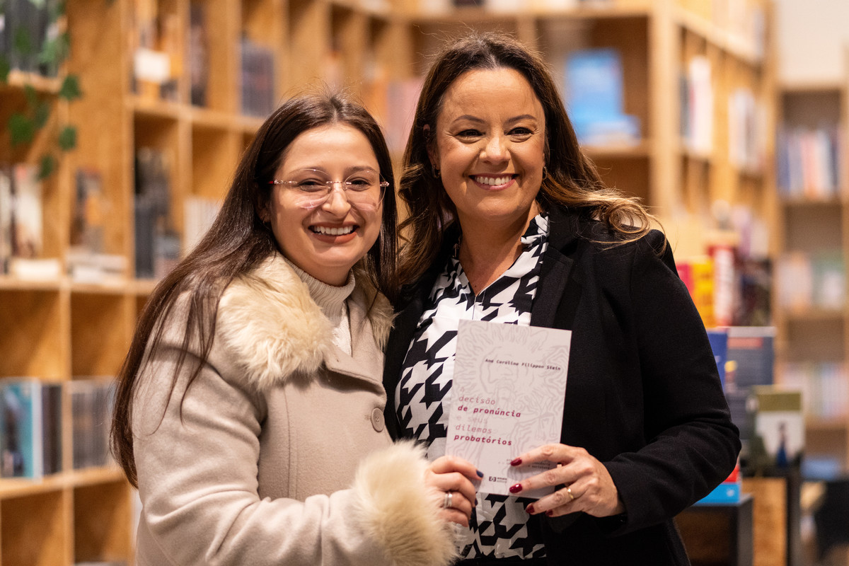 felipe-lopes-fotografia-fotografo-de-osorio-evento-de-lancamento-de-livro-de-direito-escritora-carolina-stein-em-livraria-no-shopping-pontal-porto-alegre