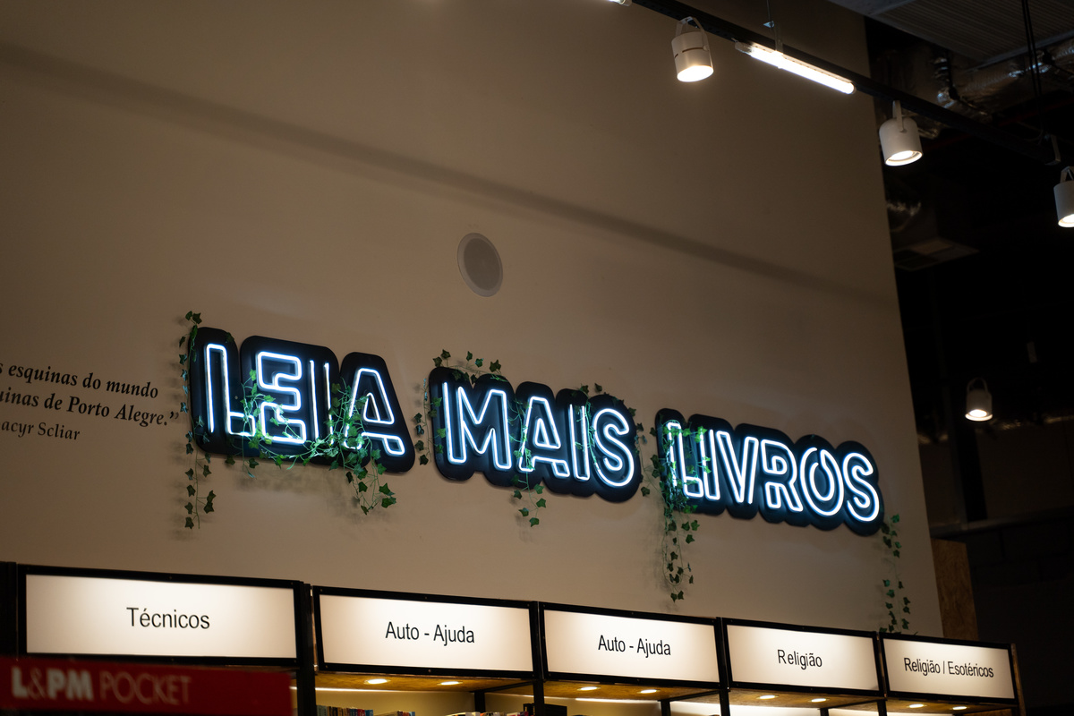 felipe-lopes-fotografia-fotografo-de-osorio-evento-de-lancamento-de-livro-de-direito-escritora-carolina-stein-em-livraria-no-shopping-pontal-porto-alegre