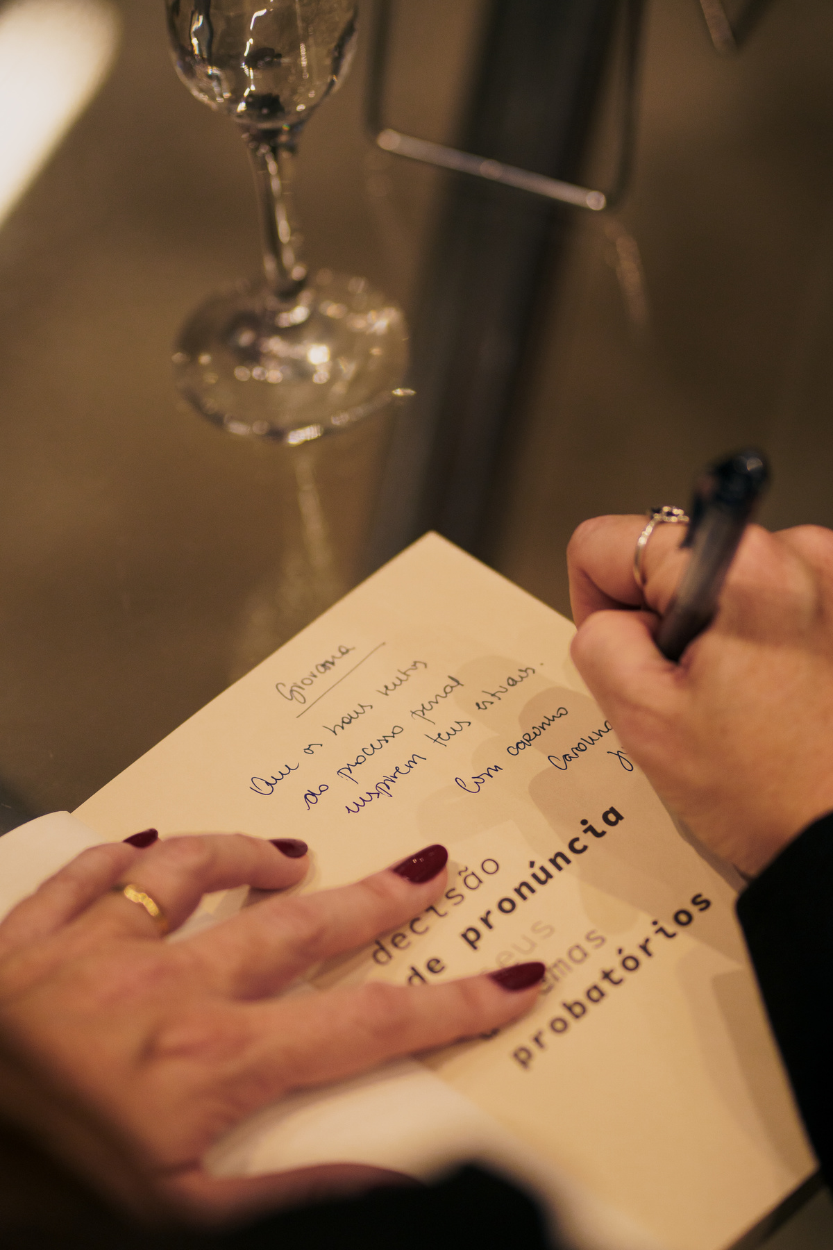 felipe-lopes-fotografia-fotografo-de-osorio-evento-de-lancamento-de-livro-de-direito-escritora-carolina-stein-em-livraria-no-shopping-pontal-porto-alegre