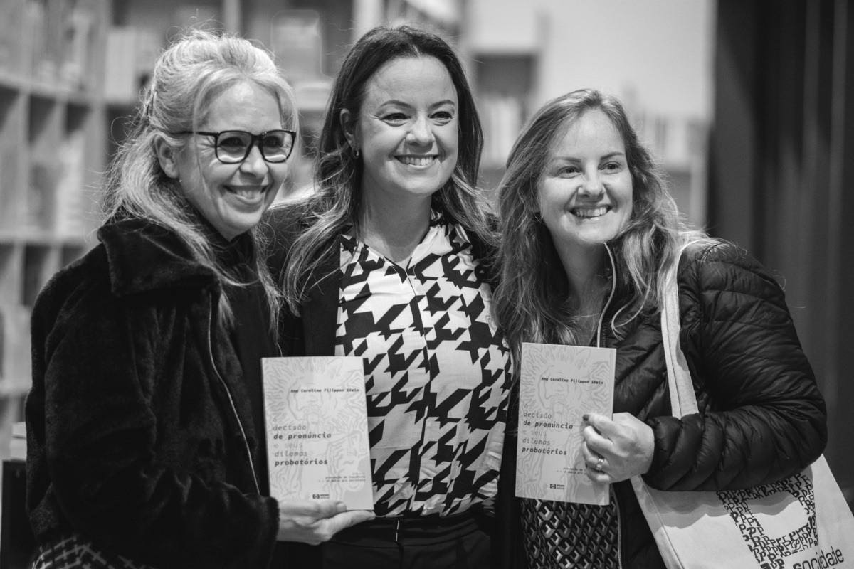 felipe-lopes-fotografia-fotografo-de-osorio-evento-de-lancamento-de-livro-de-direito-escritora-carolina-stein-em-livraria-no-shopping-pontal-porto-alegre
