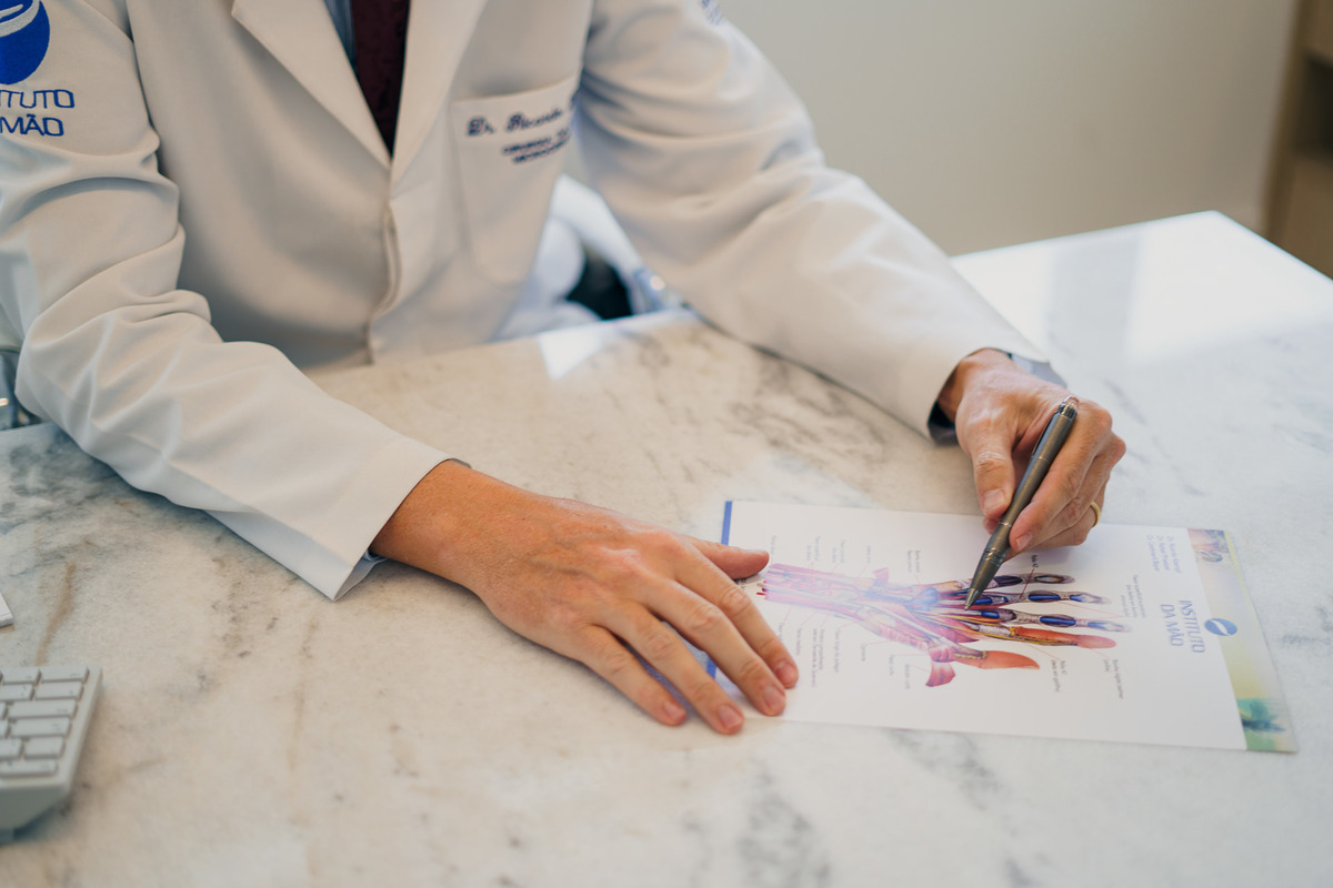 felipe-lopes-fotografia-fotografo-em-osorio-rio-grande-do-sul-ensaio-empresarial-corporativo-medico-de-maos-rafael-kaempt-hospital-lifeplus-em-xangri-la