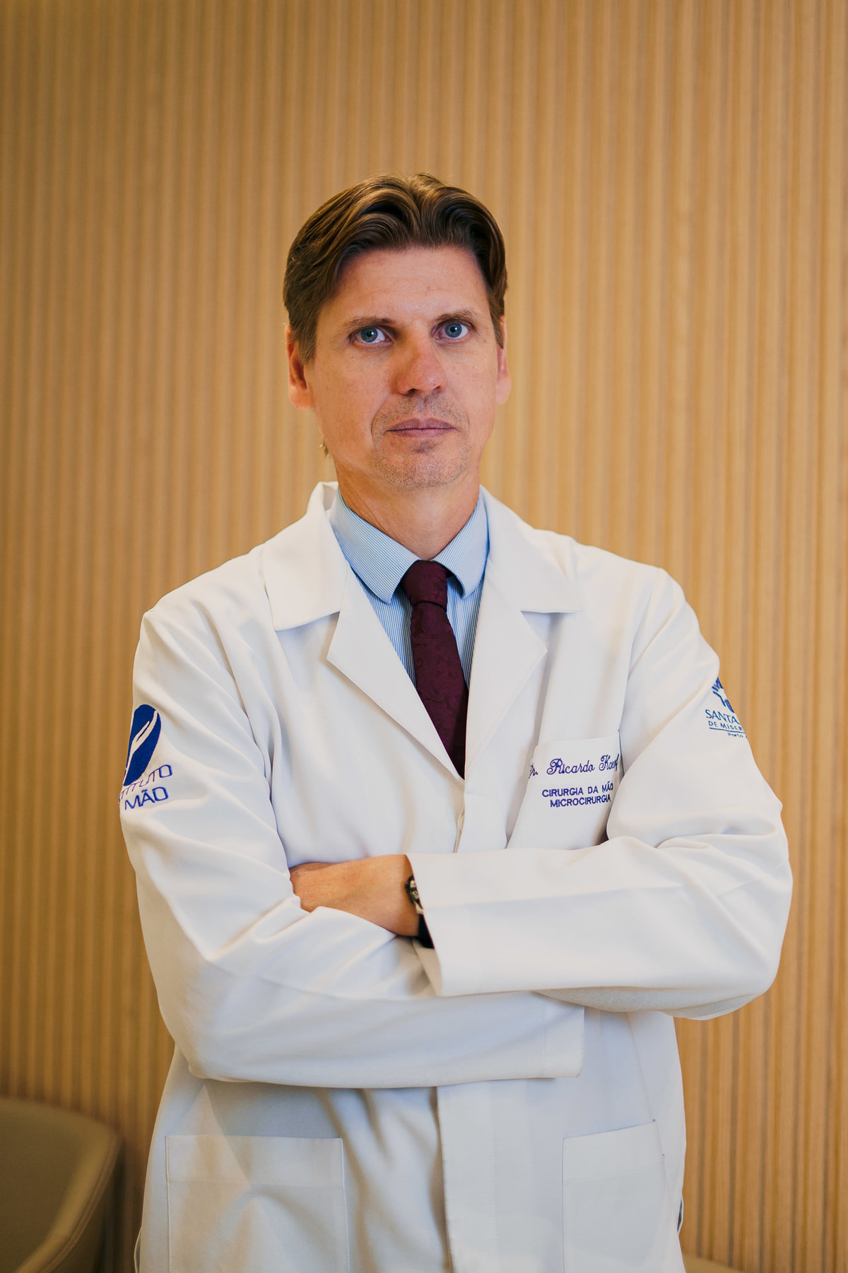 felipe-lopes-fotografia-fotografo-em-osorio-rio-grande-do-sul-ensaio-empresarial-corporativo-medico-de-maos-rafael-kaempt-hospital-lifeplus-em-xangri-la