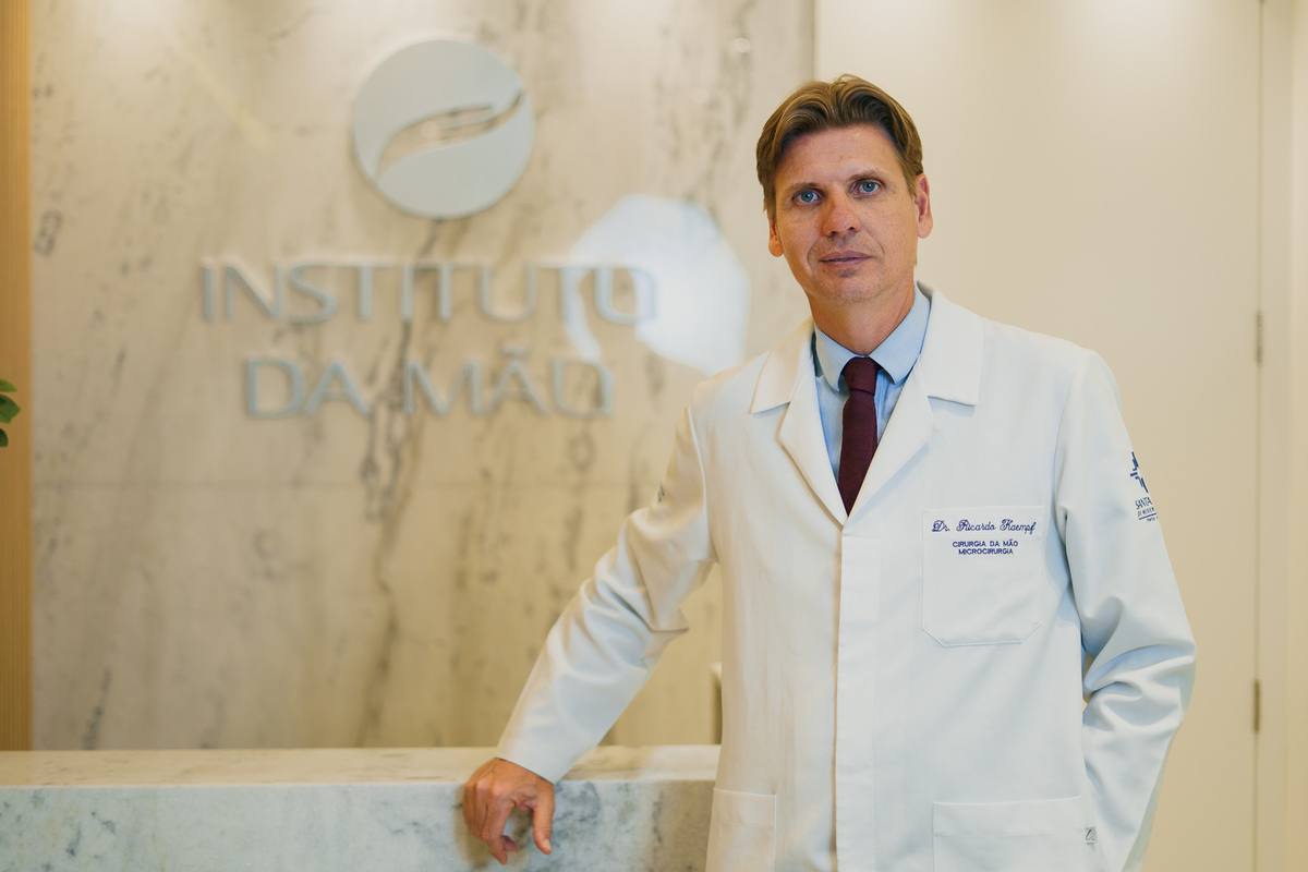 felipe-lopes-fotografia-fotografo-em-osorio-rio-grande-do-sul-ensaio-empresarial-corporativo-medico-de-maos-rafael-kaempt-hospital-lifeplus-em-xangri-la